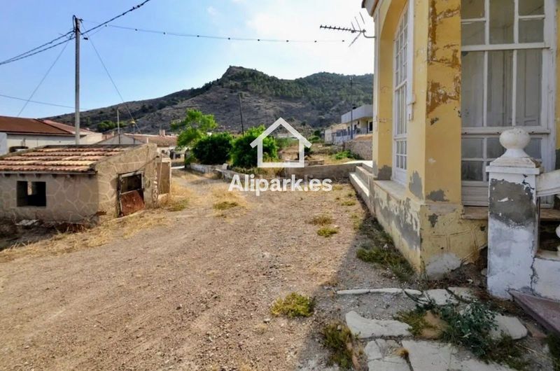 Foto 4f7a9591-c301-425f-99d5-03fe06224e75. Casa amb aparcament a Orihuela ciudad Orihuela
