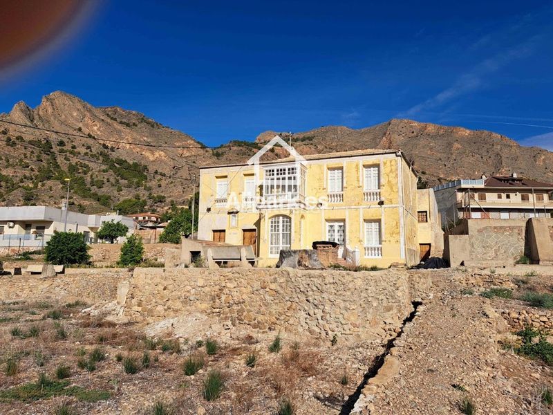 Foto b61a826e-745d-4aa0-a907-ea9c5a467e8e. Casa amb aparcament a Orihuela ciudad Orihuela