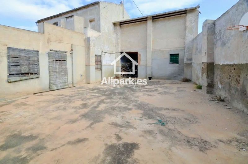 Foto c9d8bc1d-eafb-4a3b-a83c-035d4ab7f09b. Casa amb aparcament a Orihuela ciudad Orihuela