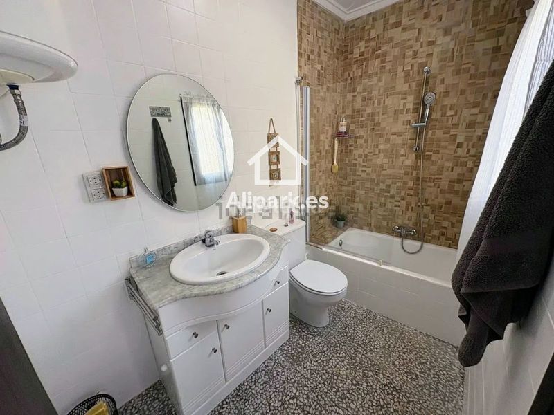 Foto b90afc73-589a-477b-b750-8ce0ad716bcb. Pis a Novelda