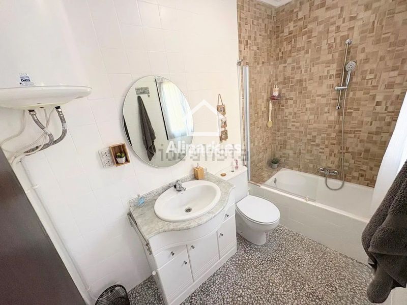 Foto d57cb8a2-27e9-4023-9c64-193b056c17c1. Pis a Novelda