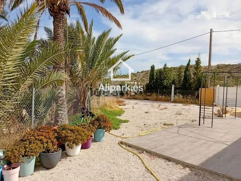 Foto e1f3400c-6fe1-49f7-901a-5944665e5fef. Xalet amb aparcament piscina a Rebolledo Alicante