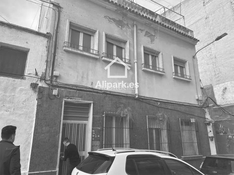 Foto a9b753df-080d-417a-9ac3-36adb7a503d7. Edifici a Raval Roig - Virgen del Socorro Alicante