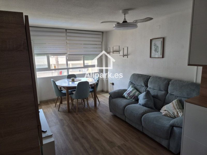 Foto 5bed2c13-7b93-4270-8410-7642408c1b18. Pis amb piscina a Playa Muchavista Campello (el)
