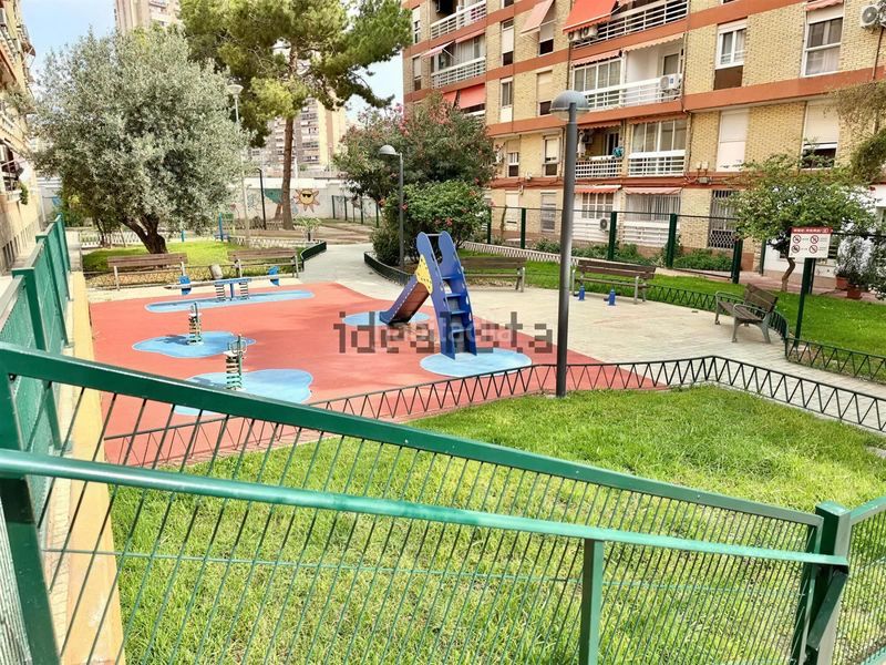 Foto 64a5b95f-be1d-4683-b6a1-9ea826d57d5e. Pis amb piscina a Alipark Alicante