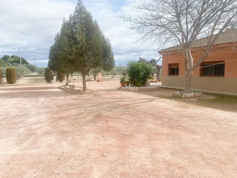 Foto 729ab52e-8276-4eac-a367-5568c4c1d172. Xalet amb aparcament piscina a Novelda
