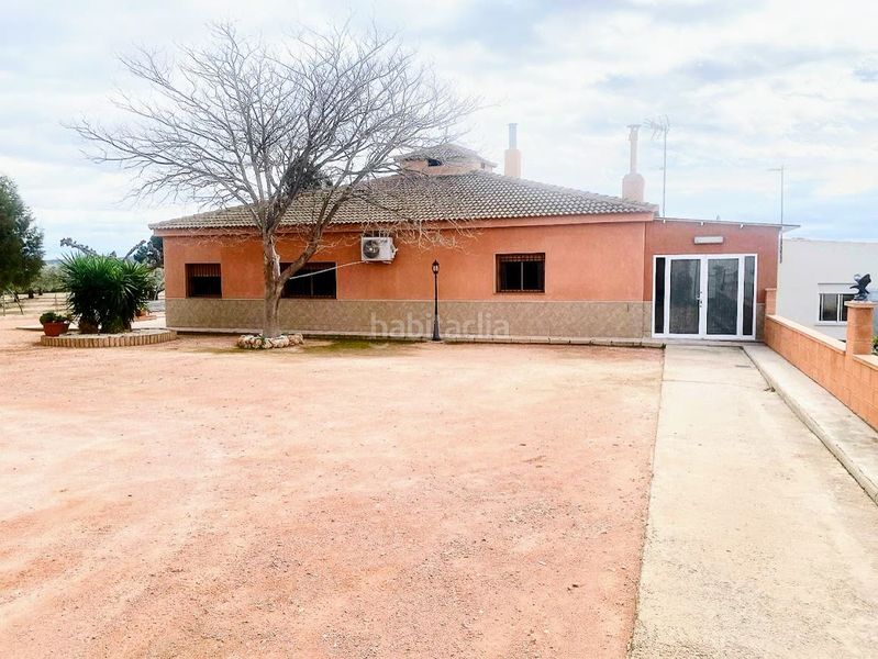 Foto 7cc75e66-31a6-4125-a15c-454670dae791. Xalet amb aparcament piscina a Novelda