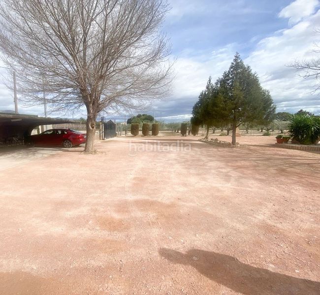 Foto 92a4a2b6-799e-40f8-bfc3-3964c8b55eb8. Xalet amb aparcament piscina a Novelda