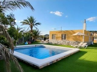 Chalet  Diseminado rebolledo el. Chalet con piscina y gran parcela en alicante