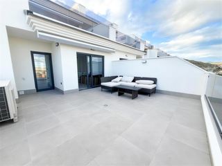 Pis  Sofre. Piso con terraza y piscina en rio park