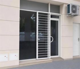 Local Comercial en Calle Renato Bardin
