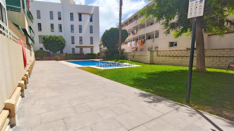 Foto d556c1e1-a993-4eda-8a0f-38ac7d059d90. Pis amb piscina a Playa Muchavista Campello (el)
