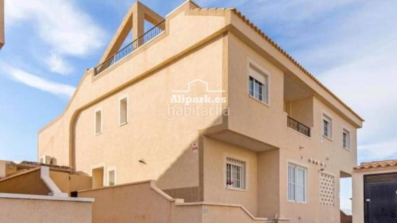 Foto c6be13a0-6964-4e82-a8ca-f4187ba629c7. Casa adosada chalet bungalow almajadaravel, muxamel en Mutxamel