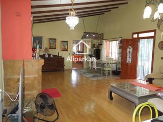Xalet a Villamontes-Boqueres. Chalet sostenible con casa de invitados y piscina