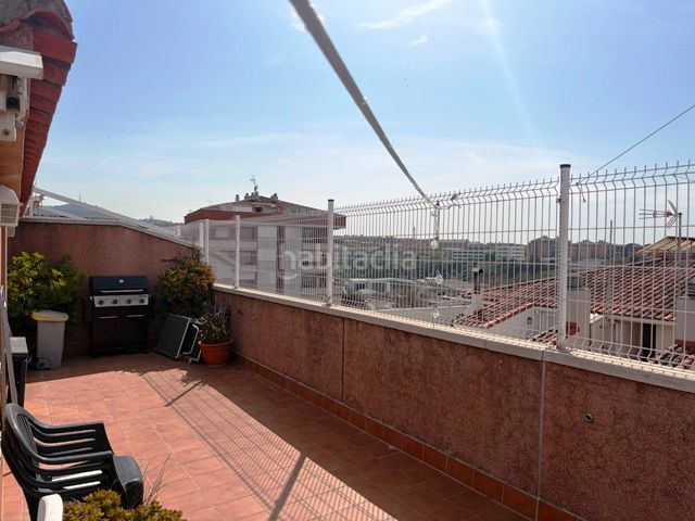 Foto 84f1972b-9751-4b25-85c5-656438d4d006. Dúplex amb calefacció aparcament a Les Grases Sant Feliu de Llobregat