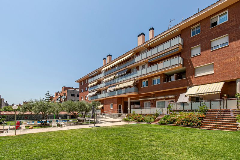 Foto 2498698b-8c48-4954-a7e6-055a70560ba9. Dúplex amb piscina a Mas Lluí Sant Feliu de Llobregat