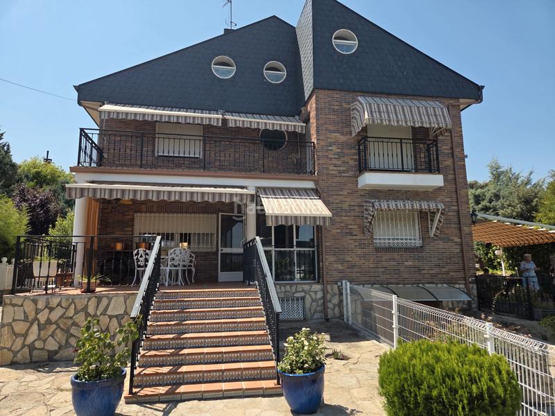 Foto a4e38928-f63a-4b05-8e52-484f41b4def5. Chalet mit kamin heizung parking pool in Parque Coimbra Móstoles