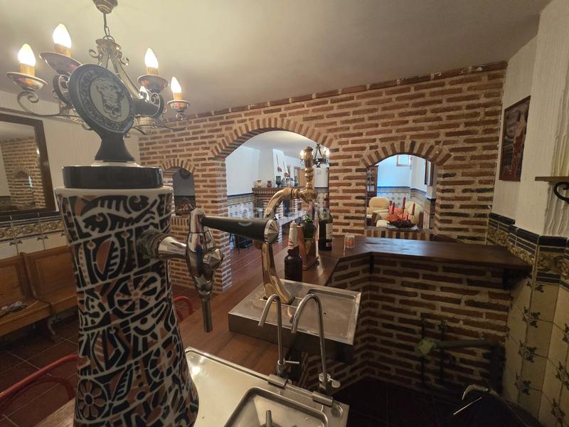 Foto d8d8a002-9557-43a7-a168-d614e42de876. Chalet mit kamin heizung parking pool in Parque Coimbra Móstoles