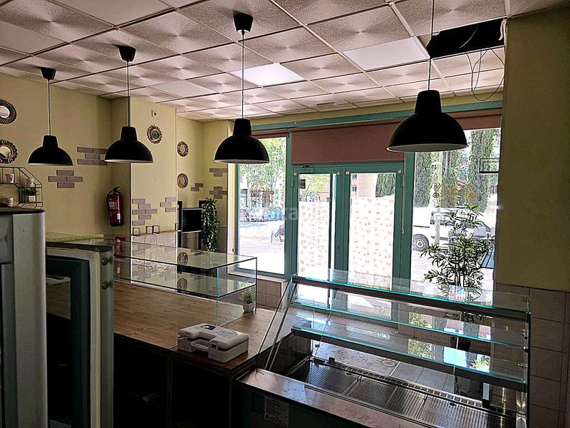 Foto c4e89bb0-e4b1-405d-85ae-77c2442dd3f0. Alquiler local comercial alquiler local comercial los rosales en Móstoles