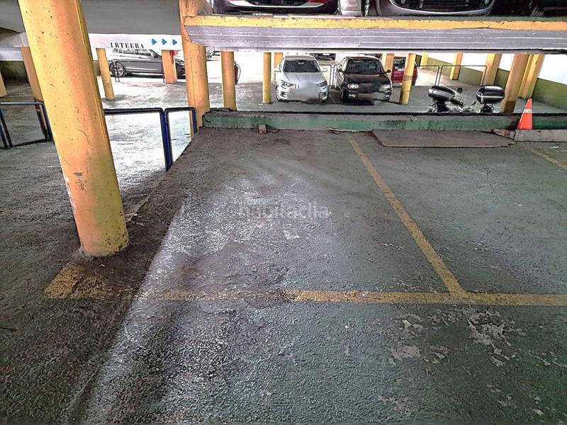 Foto d2cc0f95-f42d-47ec-9d4d-145bdaf714f0. Parking voiture dans Txagorritxu Vitoria - Gasteiz