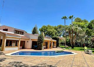 Lloguer Xalet  Calle 112. Alquiler de villa  chalet con terraza, jardín y piscina propia ,