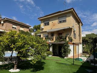 Chalet  Calle mestre granados. Chalet familiar con encanto, terraza con vistas y paneles solare