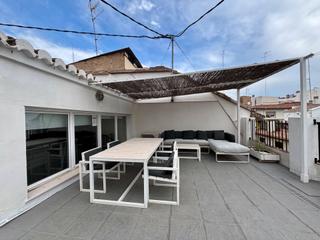 Lloguer Dúplex  Calle mar. Alquiler de un piso  dúplex de tres habitaciones con terraza en