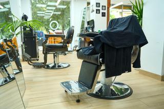 Location Local commercial  Calle de daoíz y velarde. Se traspasa barbería masculina en pleno funcionamiento  avenida
