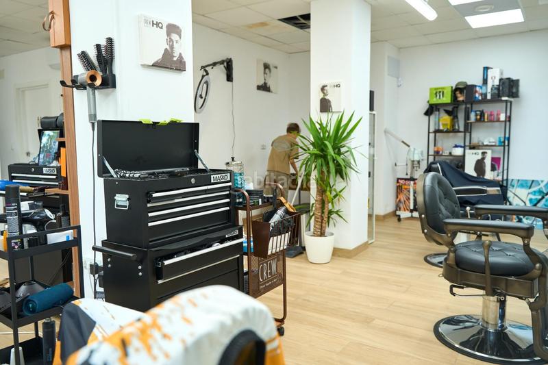 Foto 1568b078-542b-44a0-8f61-79ed877720f4. Traspaso local comercial se traspasa barbería masculina en pleno funcionamiento avenida blasco ibáñez, en Valencia