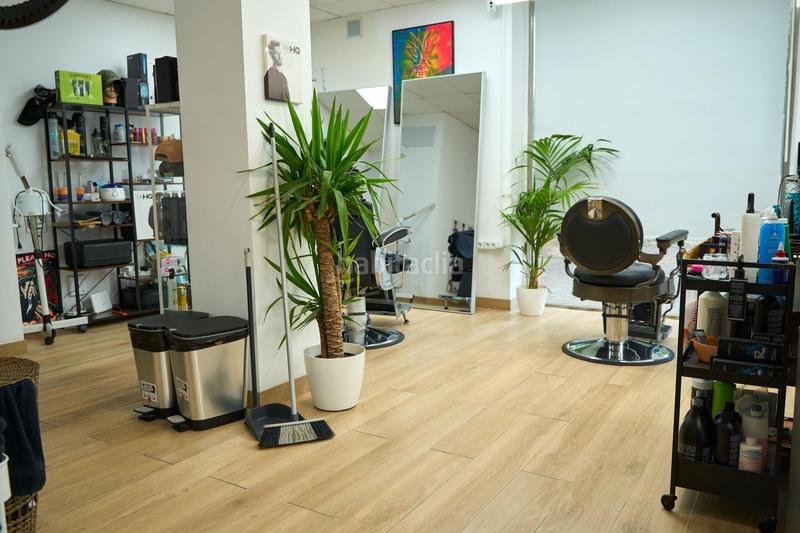 Foto 24373ed2-9e4a-498e-8f34-a56e4c9cb5bc. Traspaso local comercial se traspasa barbería masculina en pleno funcionamiento avenida blasco ibáñez, en Valencia