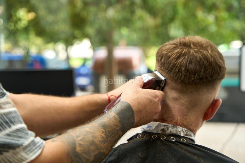 Foto 30b00a6c-f897-4da0-aa4c-4ba8c60693f6. Traspaso local comercial se traspasa barbería masculina en pleno funcionamiento avenida blasco ibáñez, en Valencia