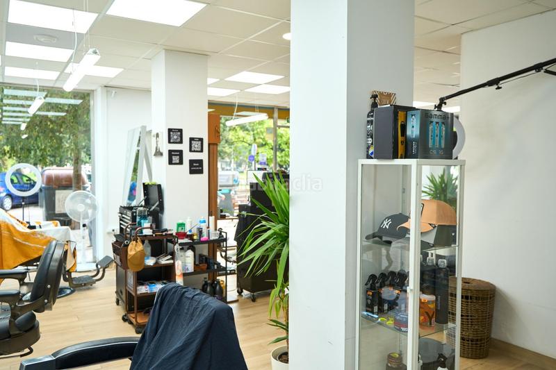 Foto 35d7bb31-51e1-4836-acf5-683f8694b81f. Traspaso local comercial se traspasa barbería masculina en pleno funcionamiento avenida blasco ibáñez, en Valencia