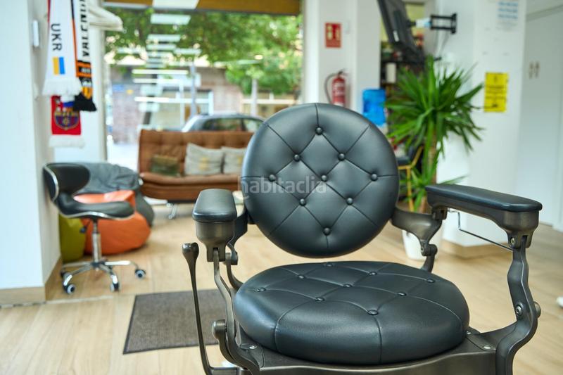 Foto 52e4af9d-2b4c-4413-8ee2-f7620d68e568. Traspaso local comercial se traspasa barbería masculina en pleno funcionamiento avenida blasco ibáñez, en Valencia