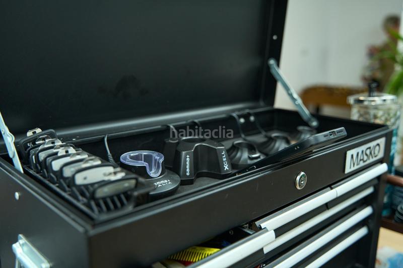 Foto af0e4f15-5e62-4e0b-880f-adcb218f1fc4. Traspaso local comercial se traspasa barbería masculina en pleno funcionamiento avenida blasco ibáñez, en Valencia