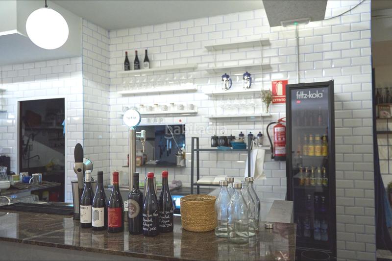 Foto f87bde8e-e51b-4e13-82b7-07efa41ea948. Traspaso local comercial traspaso de la cafetería en funcionamiento con clientes habituales en el centro en Valencia