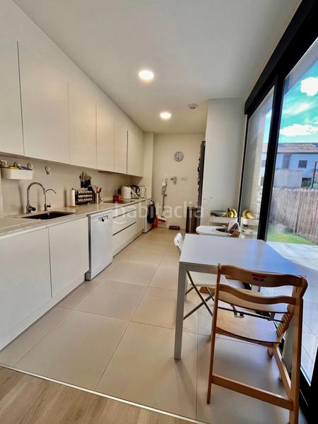 Foto e2110b63-0f04-413f-828e-bd6d6f6620dc. Location maison jumelée avec chauffage parking dans Eliana (l´)