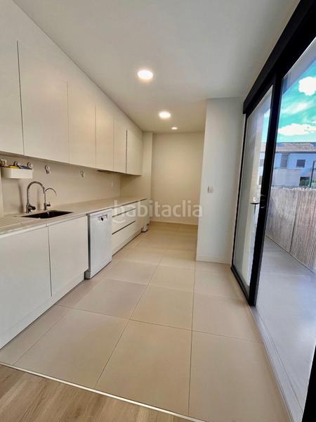 Foto 3496c1e3-fc1f-43e7-ab35-af98483f31c8. Rent semi detached house with heating parking in Entrepinos Eliana (l´)