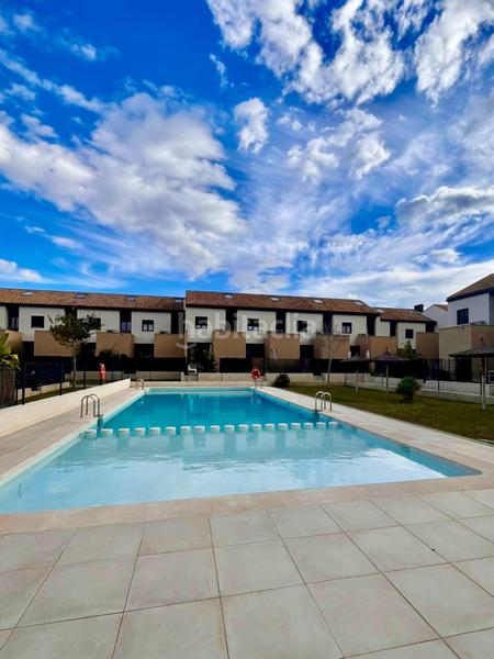 Foto f57cb5b6-efd9-46dd-9c09-a75d042aaa93. Rent semi detached house with heating parking in Entrepinos Eliana (l´)