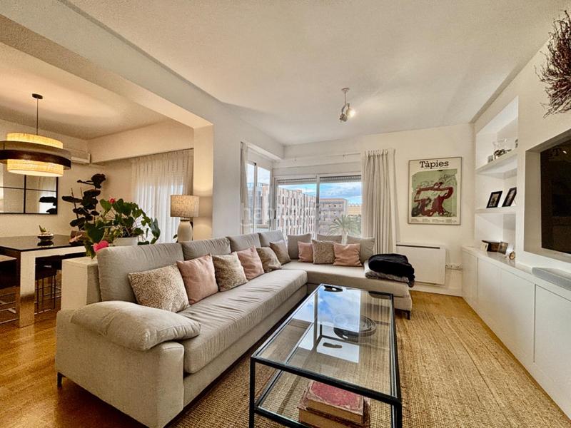 Foto d7328301-4f55-4350-8669-ef623ee12e95. Alquiler piso alquiler de un piso de tres habitaciones con terraza en plaza honduras, en Valencia