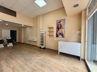 Lloguer Local Comercial  Calle carcagente. Alquiler de un local comercial para peluquería u otro uso, la ra
