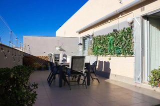 Miete Dachwohnung  Avenida juan xxiii. Alquiler de ático con terraza y garaje en torrefiel  valencia