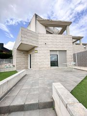 Location Maison jumelée à Torre en Conill-Cumbres de San Antonio. Chalet pareado de 3 habitaciónes y 3 baños en la urbanización en