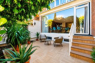 Chalet  Avenida avenida san sebastián. Se vende una lujosa casa adosada de 238 m2 con 5 dormitorios y g