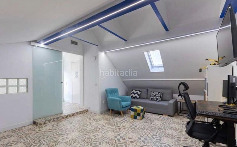 Foto 39db93a0-95a7-4e79-a488-e45fbb38fd21. Casa aparellada amb aparcament piscina a Barrio Benicalap Valencia
