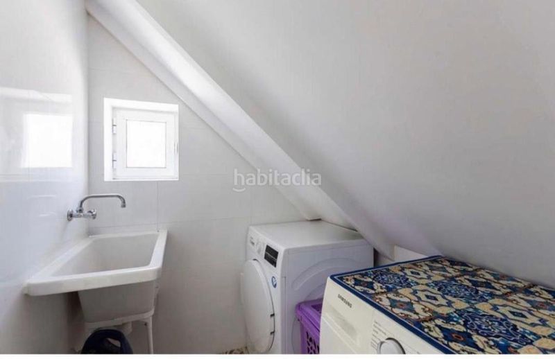 Foto d285c0f7-c424-4ea6-9658-96c397bc0c2f. Casa aparellada amb aparcament piscina a Barrio Benicalap Valencia