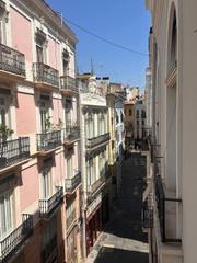 Lloguer Pis  Calle de la tapineria. Piso amueblado en pleno centro histórico con garaje y balcón