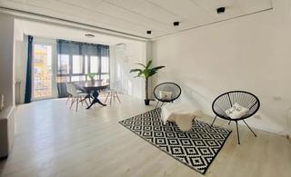 Lloguer Pis  Calle salvador ferrandis luna. Alquiler de ático reformado con terraza y cuatro habitaciones en