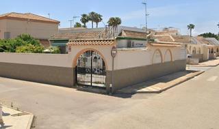 Chalet  Calle zeus. Venta de chalet en esquina en urbanizacion oasis los narejos los