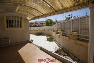 Casa adossada a Centro. Exclusivo adosado con múltiples posibilidades en los alcázares