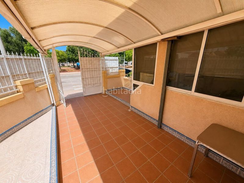 Foto 638d89da-f461-4a81-9fe9-a49e9e2ef273. Casa adossada amb aparcament a Centro Alcázares (Los)